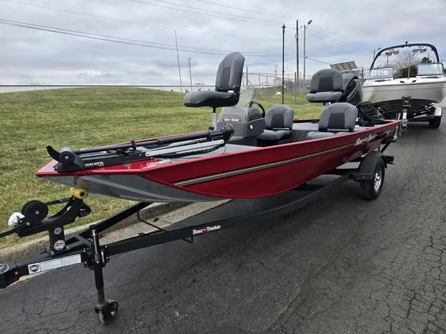 Slide: The Image of Tracker Bass Tracker Classic XL 2024 - 7