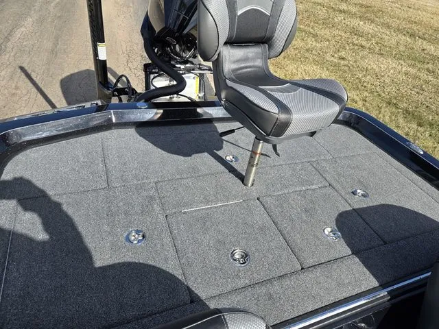 Slide: The Image of Ranger Z521L 2021 - 23