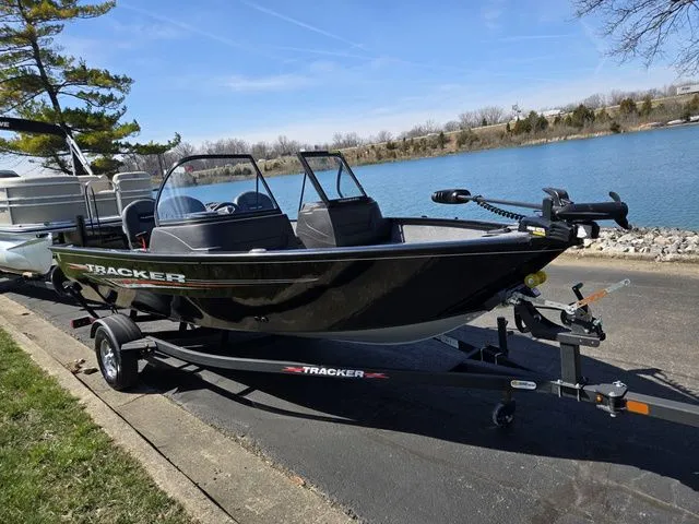 Slide: The Image of Tracker Pro Guide V-16 WT 2024 - 10