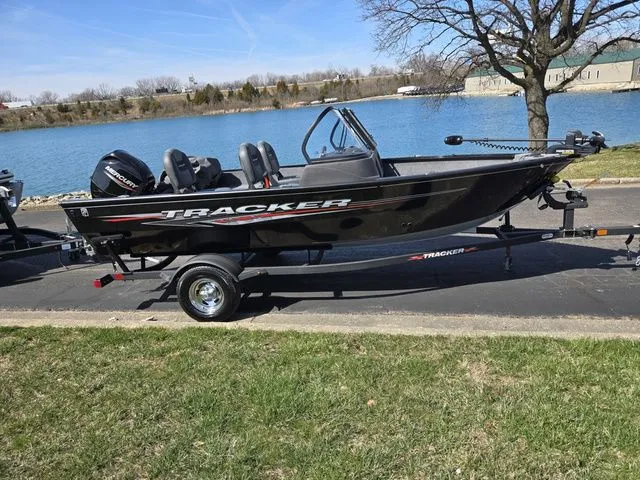 Slide: The Image of Tracker Pro Guide V-16 WT 2024 - 11