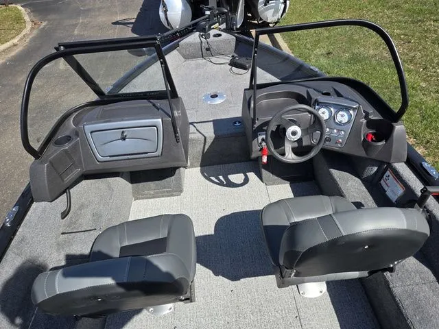 Slide: The Image of Tracker Pro Guide V-16 WT 2024 - 12