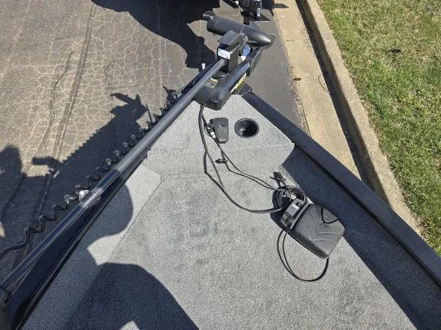 Slide: The Image of Tracker Pro Guide V-16 WT 2024 - 20