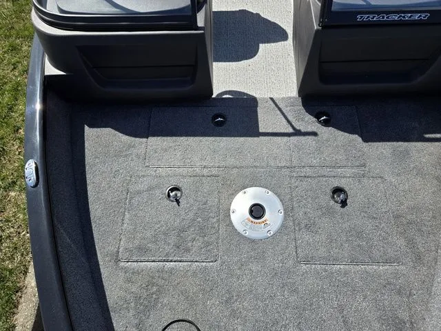 Slide: The Image of Tracker Pro Guide V-16 WT 2024 - 21