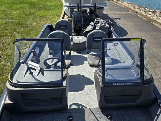 Slide: The Image of Tracker Pro Guide V-16 WT 2024 - 22