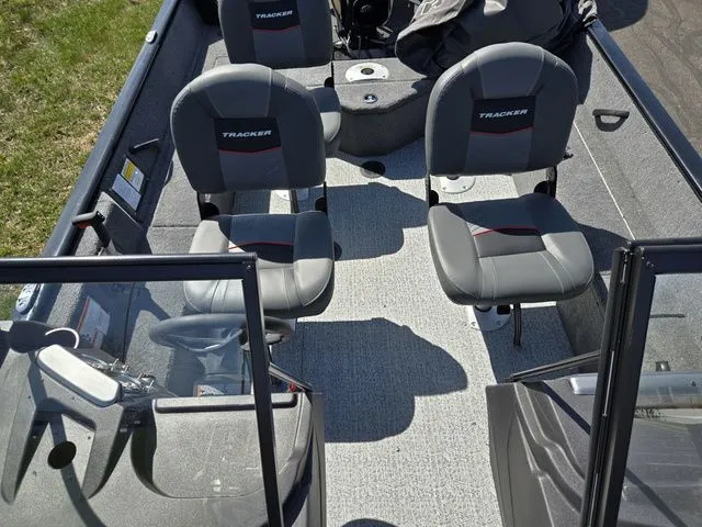 Slide: The Image of Tracker Pro Guide V-16 WT 2024 - 23