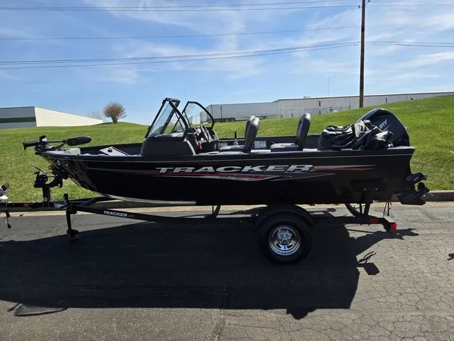 Slide: The Image of Tracker Pro Guide V-16 WT 2024 - 5