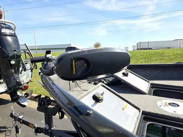 Slide: The Image of Tracker Pro Guide V-16 WT 2024 - 6