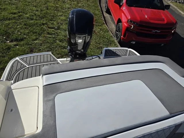 Slide: The Image of Bayliner VR5 Bowrider-Outboard 2024 - 21