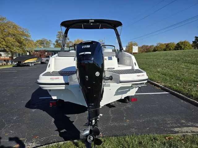 Slide: The Image of Bayliner VR5 Bowrider-Outboard 2024 - 3