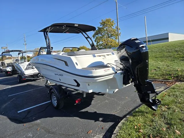 Slide: The Image of Bayliner VR5 Bowrider-Outboard 2024 - 4
