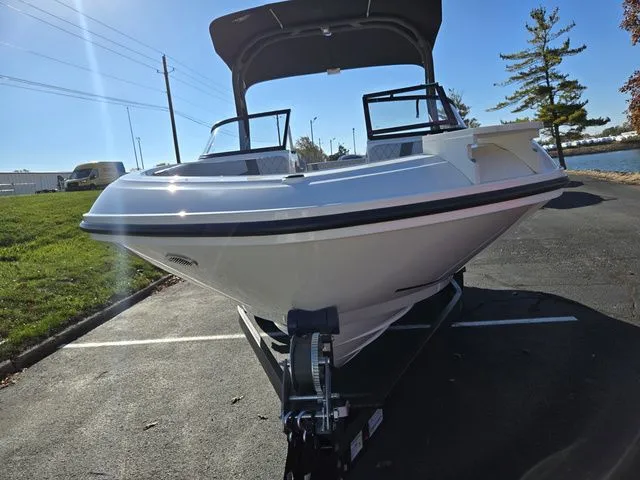 Slide: The Image of Bayliner VR5 Bowrider-Outboard 2024 - 7