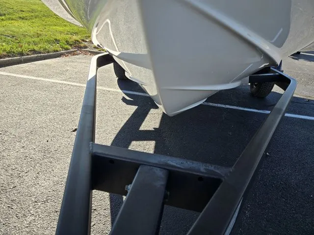 Slide: The Image of Bayliner VR5 Bowrider-Outboard 2024 - 8