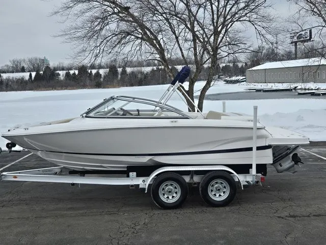 The Image of Regal 1900 ES Bowrider 2015 - 1