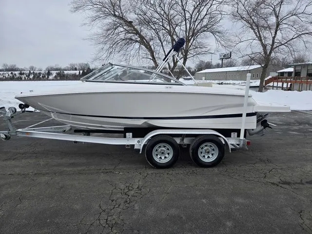 Slide: The Image of Regal 1900 ES Bowrider 2015 - 10