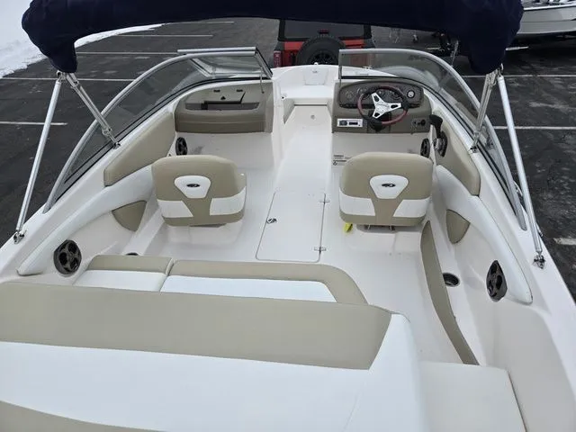 Slide: The Image of Regal 1900 ES Bowrider 2015 - 11