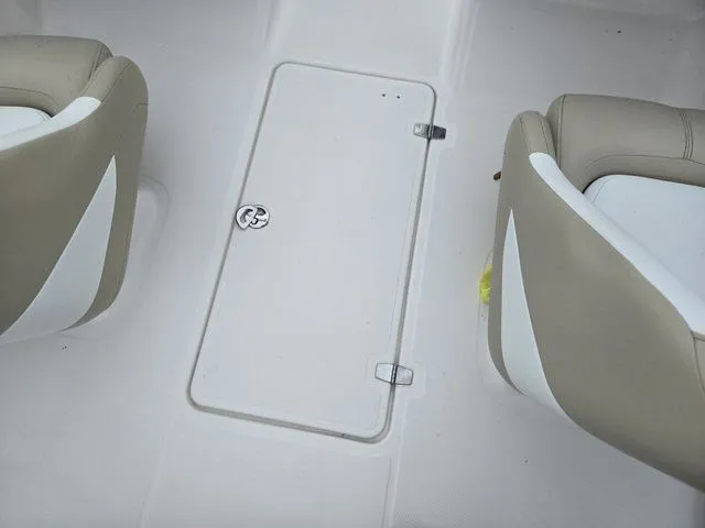 Slide: The Image of Regal 1900 ES Bowrider 2015 - 13