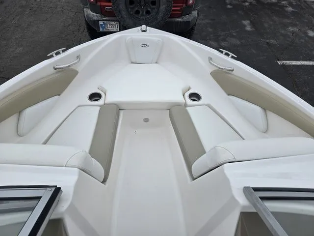 Slide: The Image of Regal 1900 ES Bowrider 2015 - 17