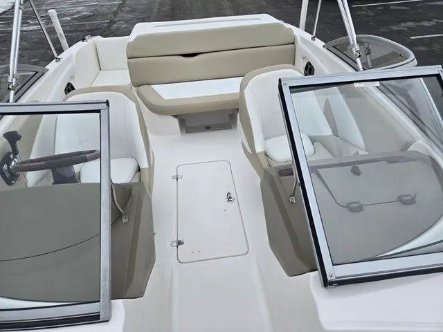 Slide: The Image of Regal 1900 ES Bowrider 2015 - 19