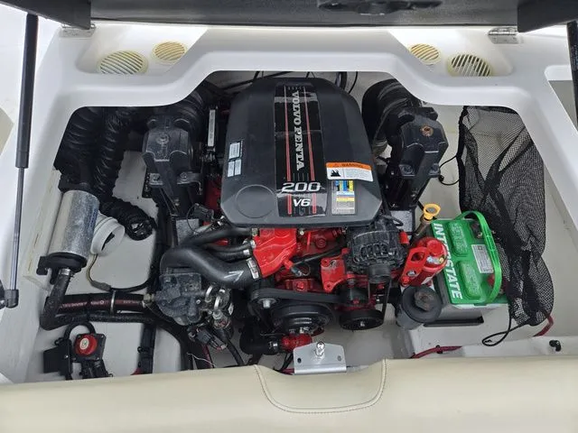 Slide: The Image of Regal 1900 ES Bowrider 2015 - 22