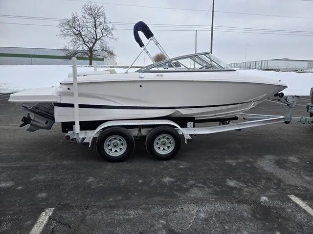 Slide: The Image of Regal 1900 ES Bowrider 2015 - 5