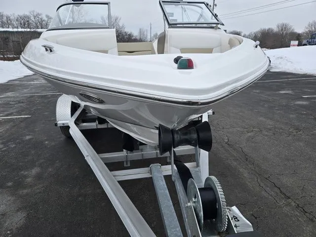 Slide: The Image of Regal 1900 ES Bowrider 2015 - 7