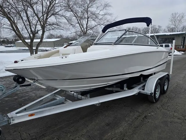 Slide: The Image of Regal 1900 ES Bowrider 2015 - 9