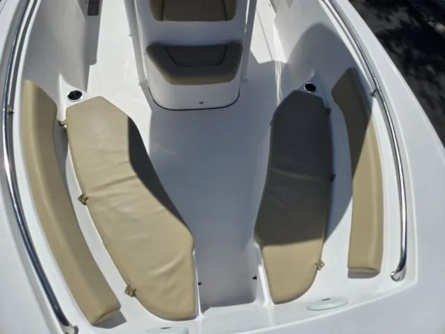 Slide: The Image of Tidewater 220 LXF 2016 - 18