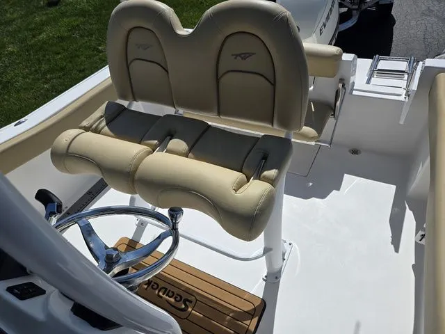 Slide: The Image of Tidewater 220 LXF 2016 - 21