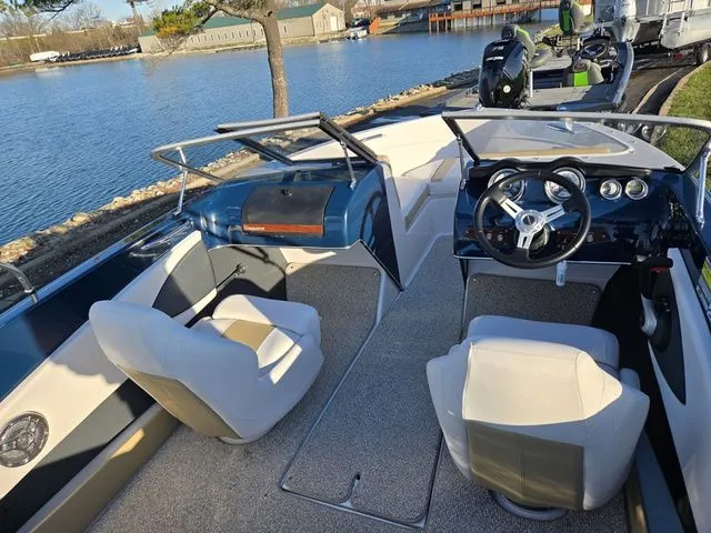 Slide: The Image of Glastron GT 185 2016 - 11