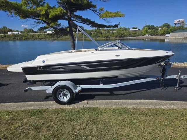Slide: The Image of Bayliner 185 Bowrider 2015 - 10