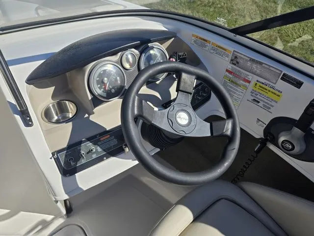 Slide: The Image of Bayliner 185 Bowrider 2015 - 15