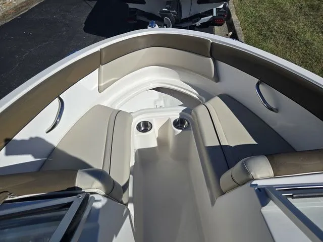 Slide: The Image of Bayliner 185 Bowrider 2015 - 17