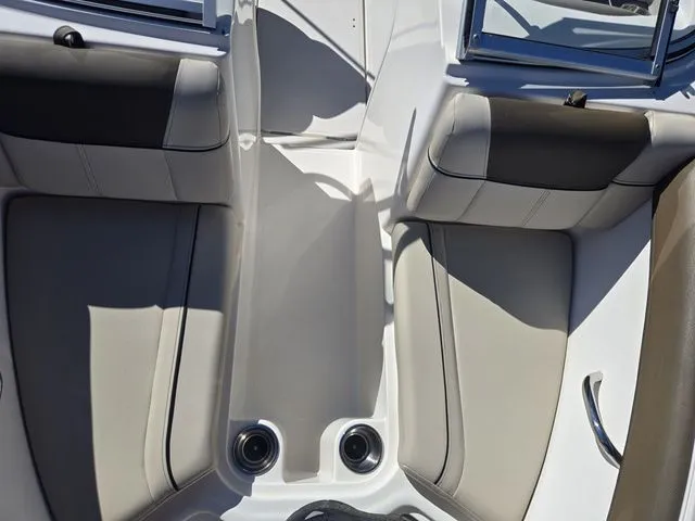 Slide: The Image of Bayliner 185 Bowrider 2015 - 18