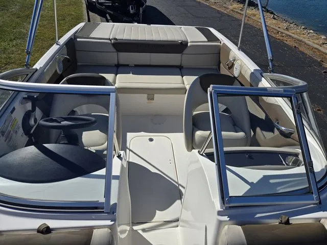 Slide: The Image of Bayliner 185 Bowrider 2015 - 19