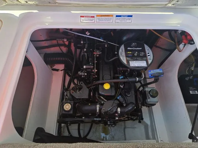 Slide: The Image of Bayliner 185 Bowrider 2015 - 22