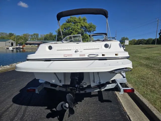 Slide: The Image of Bayliner 185 Bowrider 2015 - 3