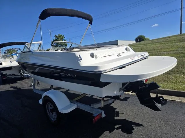 Slide: The Image of Bayliner 185 Bowrider 2015 - 4