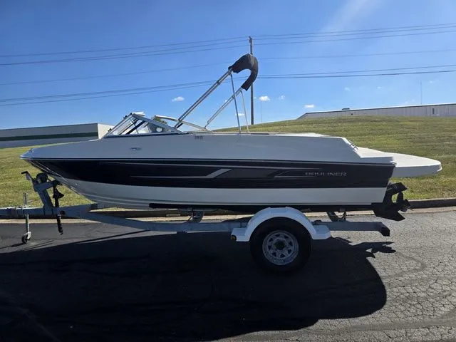 Slide: The Image of Bayliner 185 Bowrider 2015 - 5