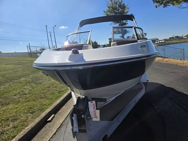 Slide: The Image of Bayliner 185 Bowrider 2015 - 7
