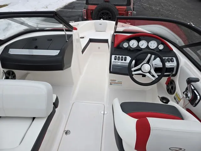 Slide: The Image of Regal 1900 ESX 2017 - 12