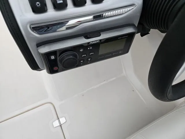 Slide: The Image of Regal 1900 ESX 2017 - 16