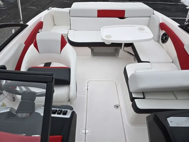 Slide: The Image of Regal 1900 ESX 2017 - 21