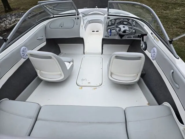 Slide: The Image of Bayliner 195 Bowrider 2011 - 11