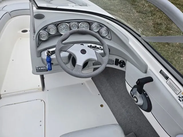 Slide: The Image of Bayliner 195 Bowrider 2011 - 13