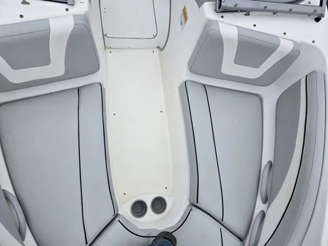 Slide: The Image of Bayliner 195 Bowrider 2011 - 18