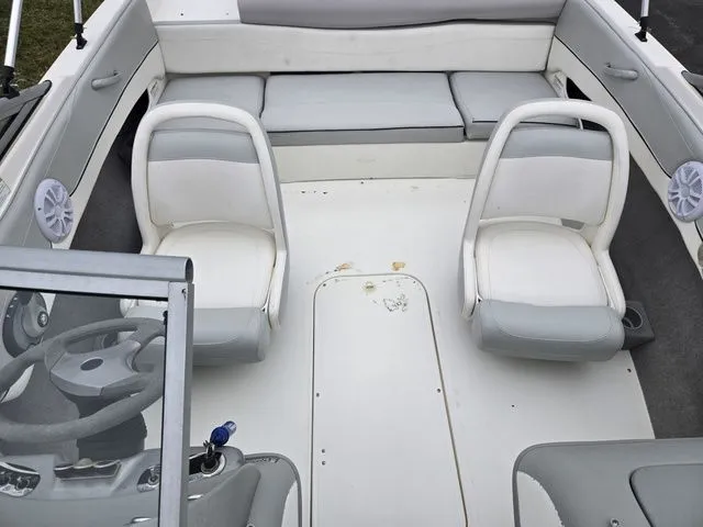 Slide: The Image of Bayliner 195 Bowrider 2011 - 20