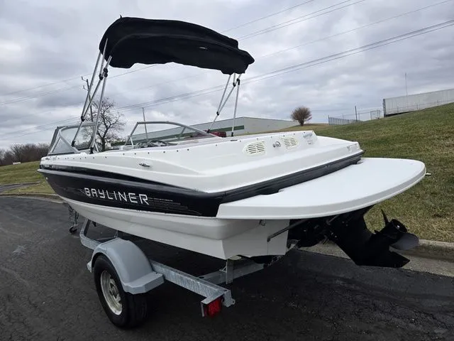 Slide: The Image of Bayliner 195 Bowrider 2011 - 4