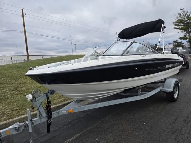 Slide: The Image of Bayliner 195 Bowrider 2011 - 6