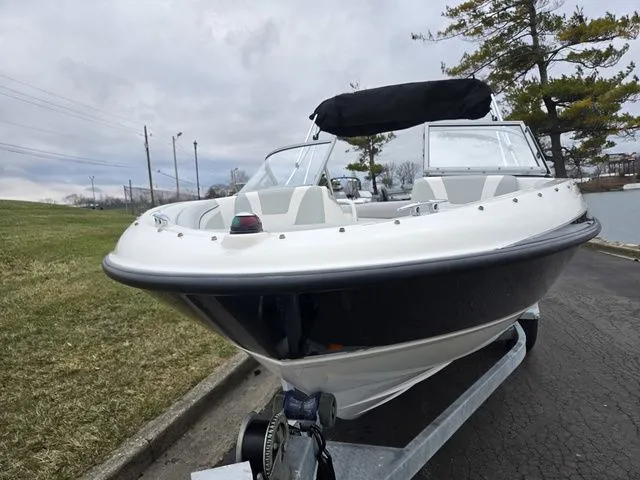 Slide: The Image of Bayliner 195 Bowrider 2011 - 7