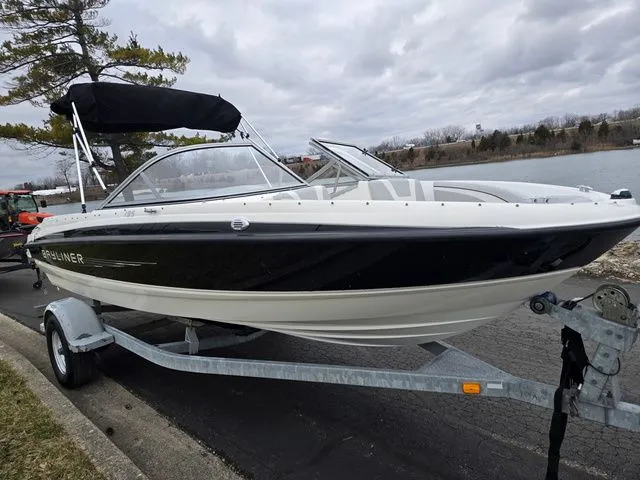 Slide: The Image of Bayliner 195 Bowrider 2011 - 9